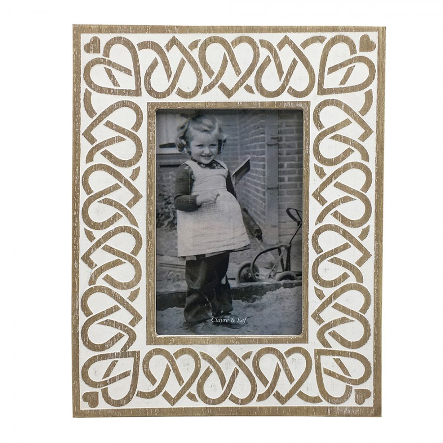 Béžovo-hnědý fotorámeček se srdíčkovými ornamenty - 19*1*24 cm / 10*15 cm
