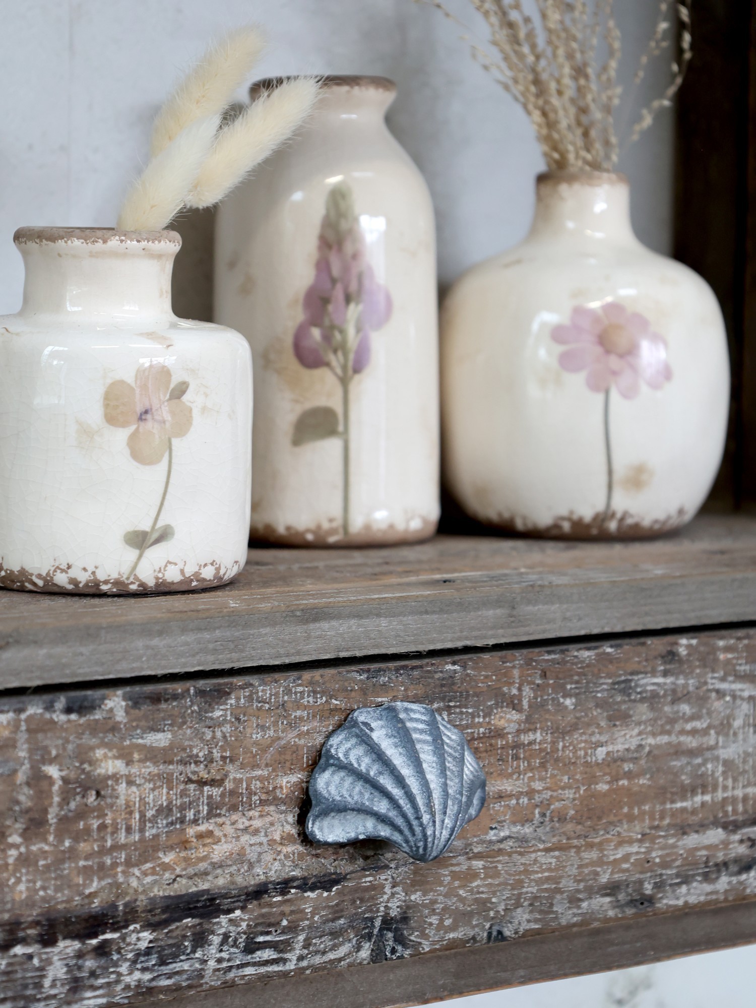 Šedá antik litinová úchytka mušle Shell - 6*4*4,5 cm