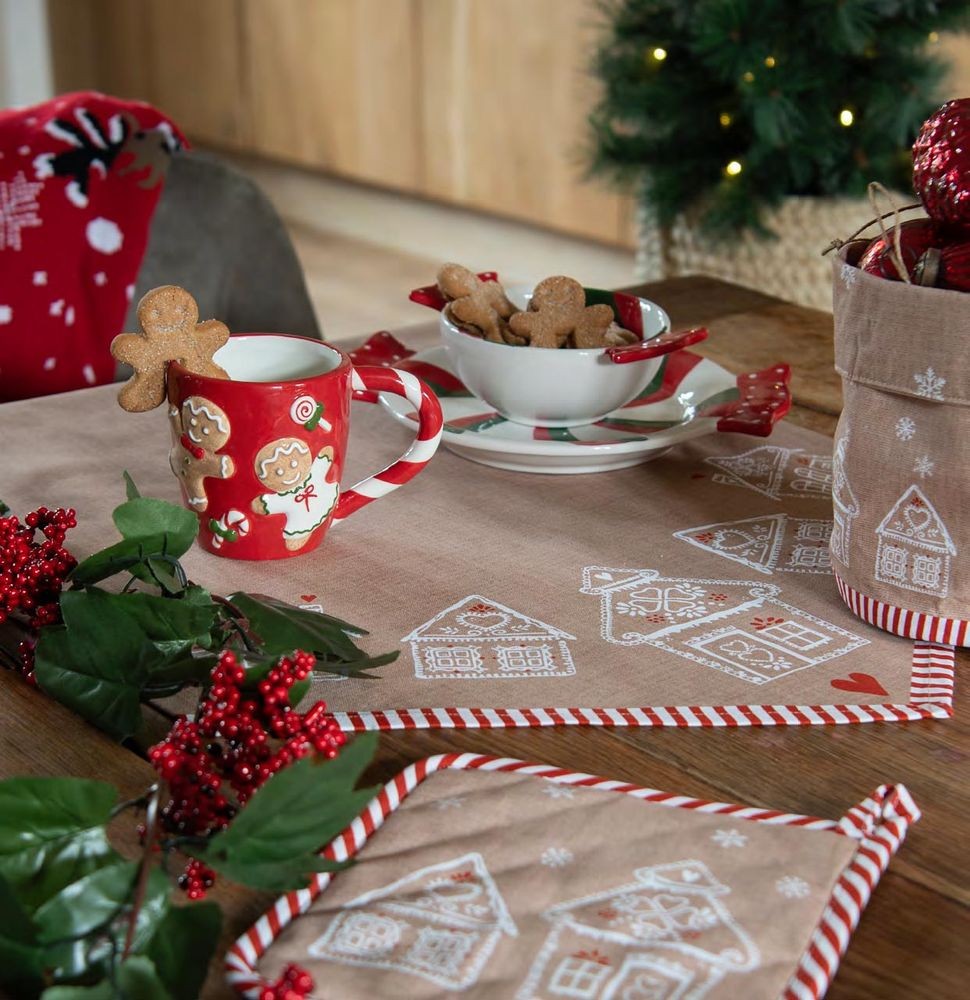 Hnědý ubrus s perníkovými chaloupkami Gingerbread Bliss - 100*100 cm
