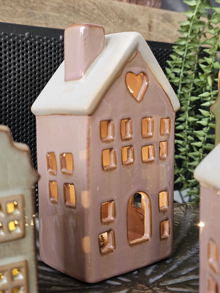 Hnědý porcelánový svítící domek - 8*6*15 cm
