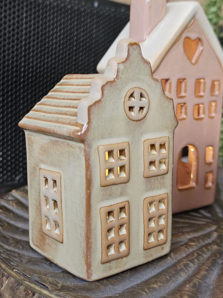 Béžový porcelánový svítící domek - 6*6*11 cm