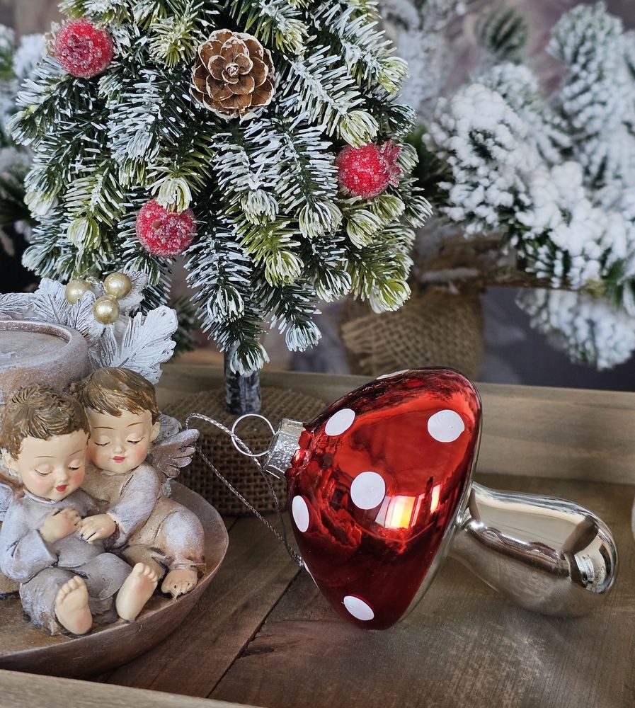 Závěsná skleněná ozdoba Muchomůrka - 7*9 cm 