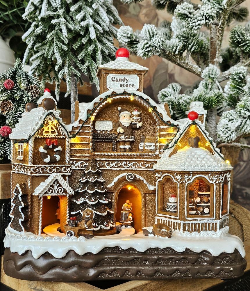 Hnědá svítící a hrající perníková chaloupka Gingerbread House - 33*17*30 cm