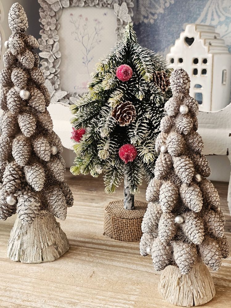 Vánoční dekorace jehličnatý stromek se šiškami - 12*12*24 cm