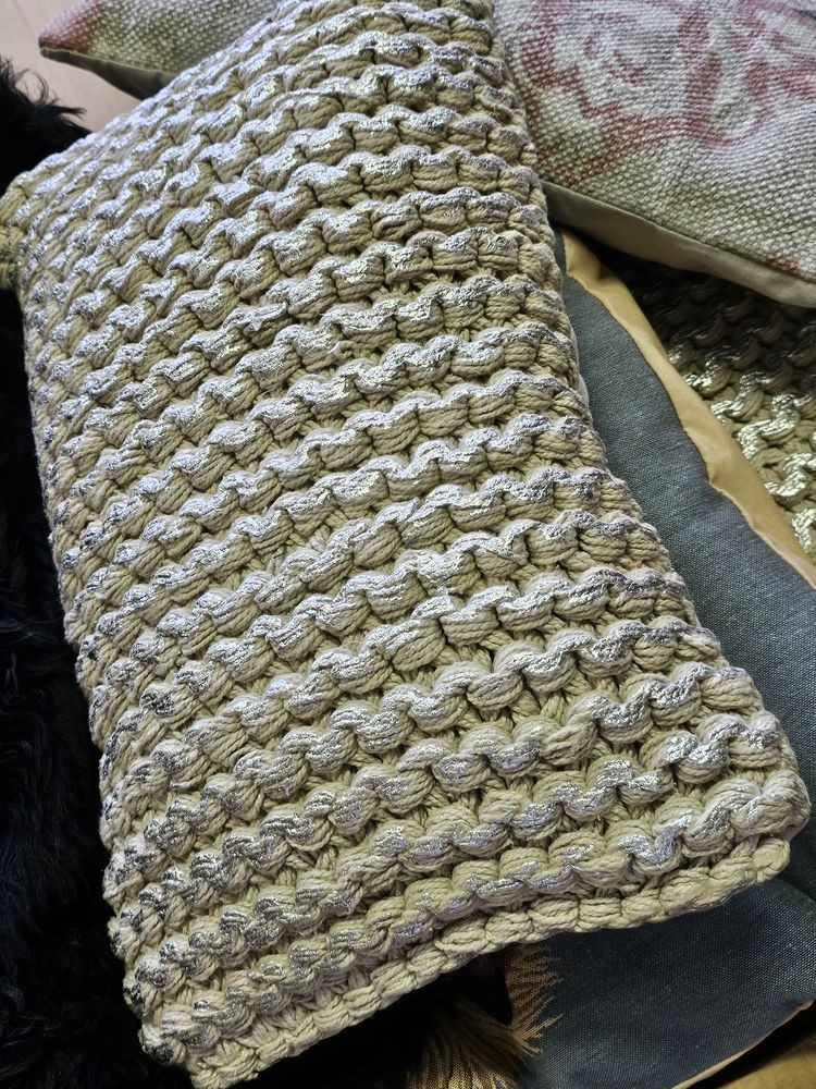 Béžovo-stříbrný polštář s velkými oky Kian Rope - 30*50 cm