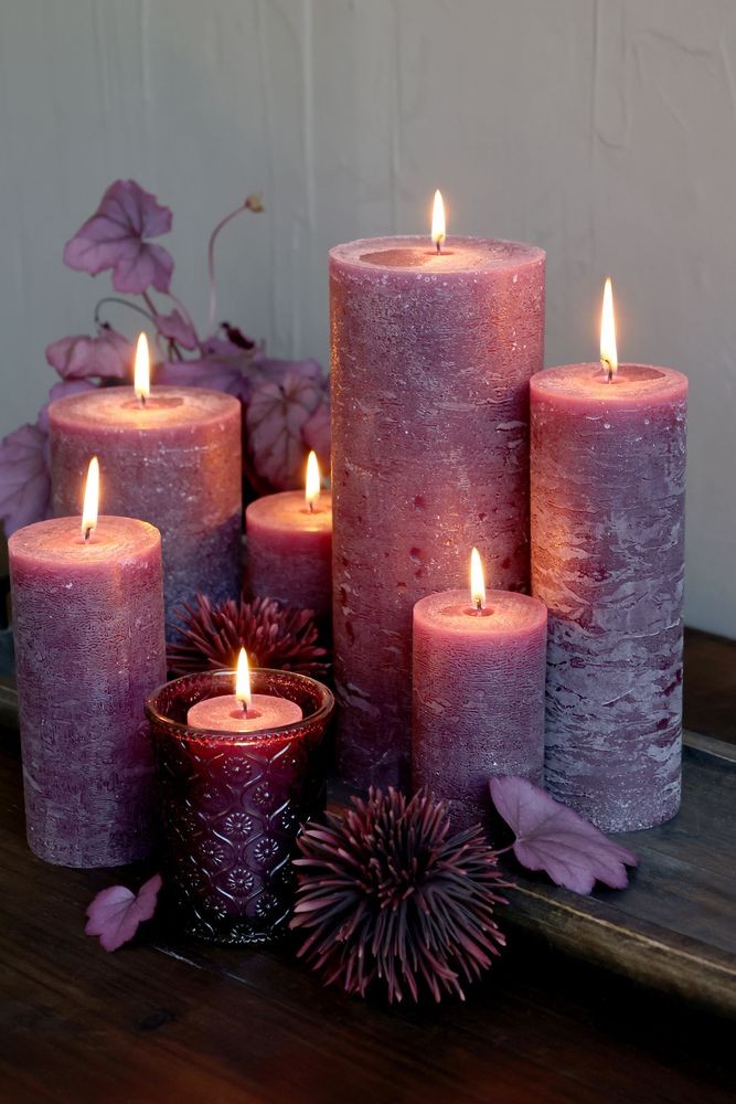 Fialová široká svíčka Macon Rustic plum - Ø 7*20cm/ 80h