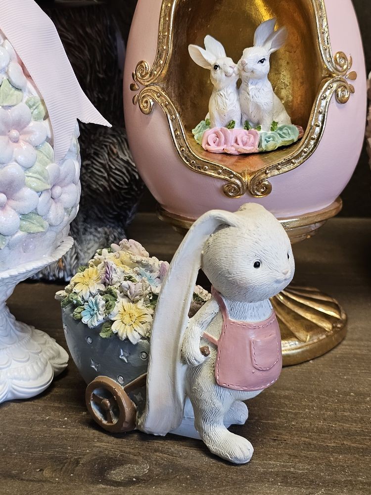 Dekorace zajíček vezoucí vozík s květinami - 11*6*10 cm