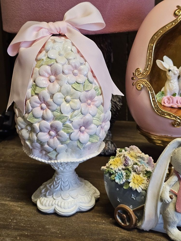 Bílo-růžová dekorace vajíčko z květů na podstavci - Ø 10*20 cm