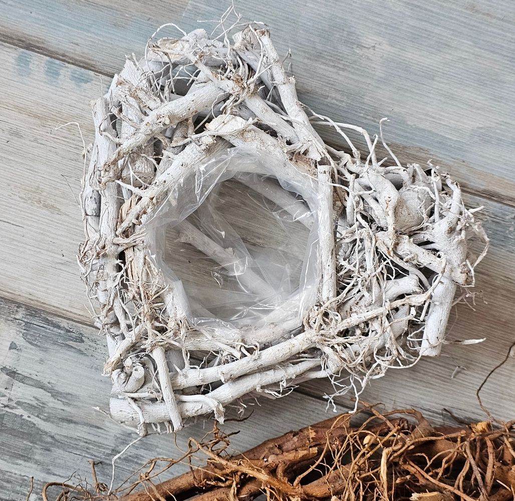 Bílý květináč srdce z kořenů Root Wood - 30*10 cm