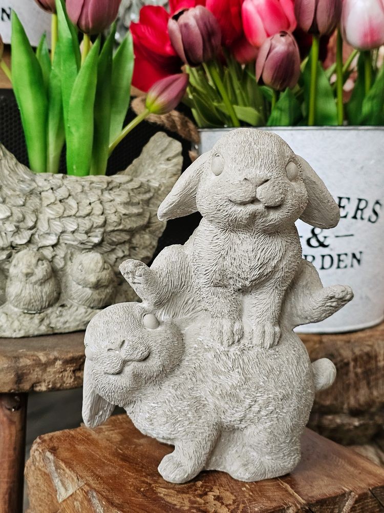 Šedá antik cementová dekorace králíčci Jumping Rabbit - 15*11*20 cm