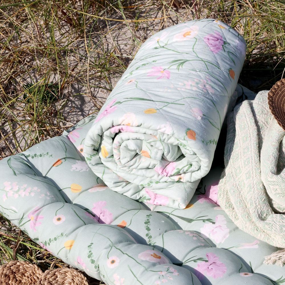 Zelený bavlněný přehoz s květy Aix Quilt Wild Flowers - 130*180 cm