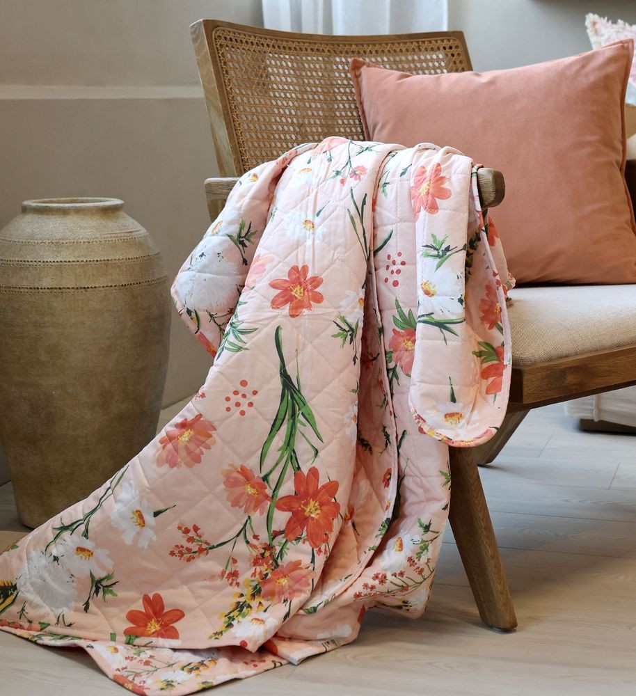 Růžový bavlněný přehoz s květy Aix Quilt Wild Flowers - 130*180 cm