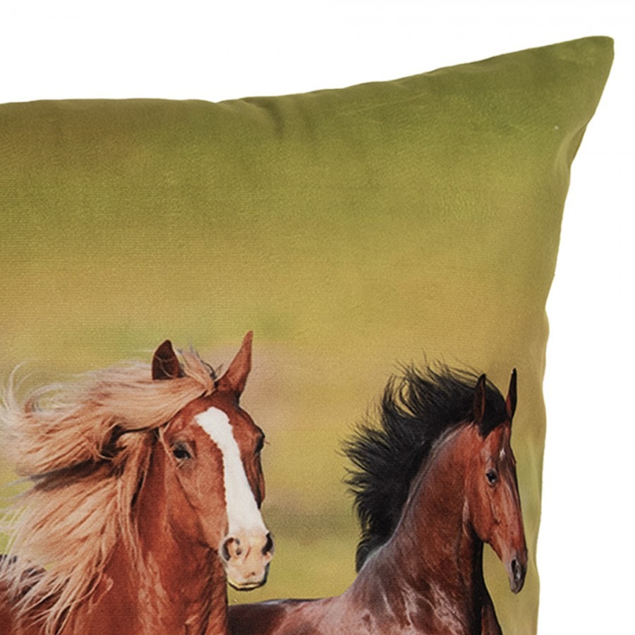 Zelený povlak na polštář s běžícími koňmi na louce - 45*45 cm