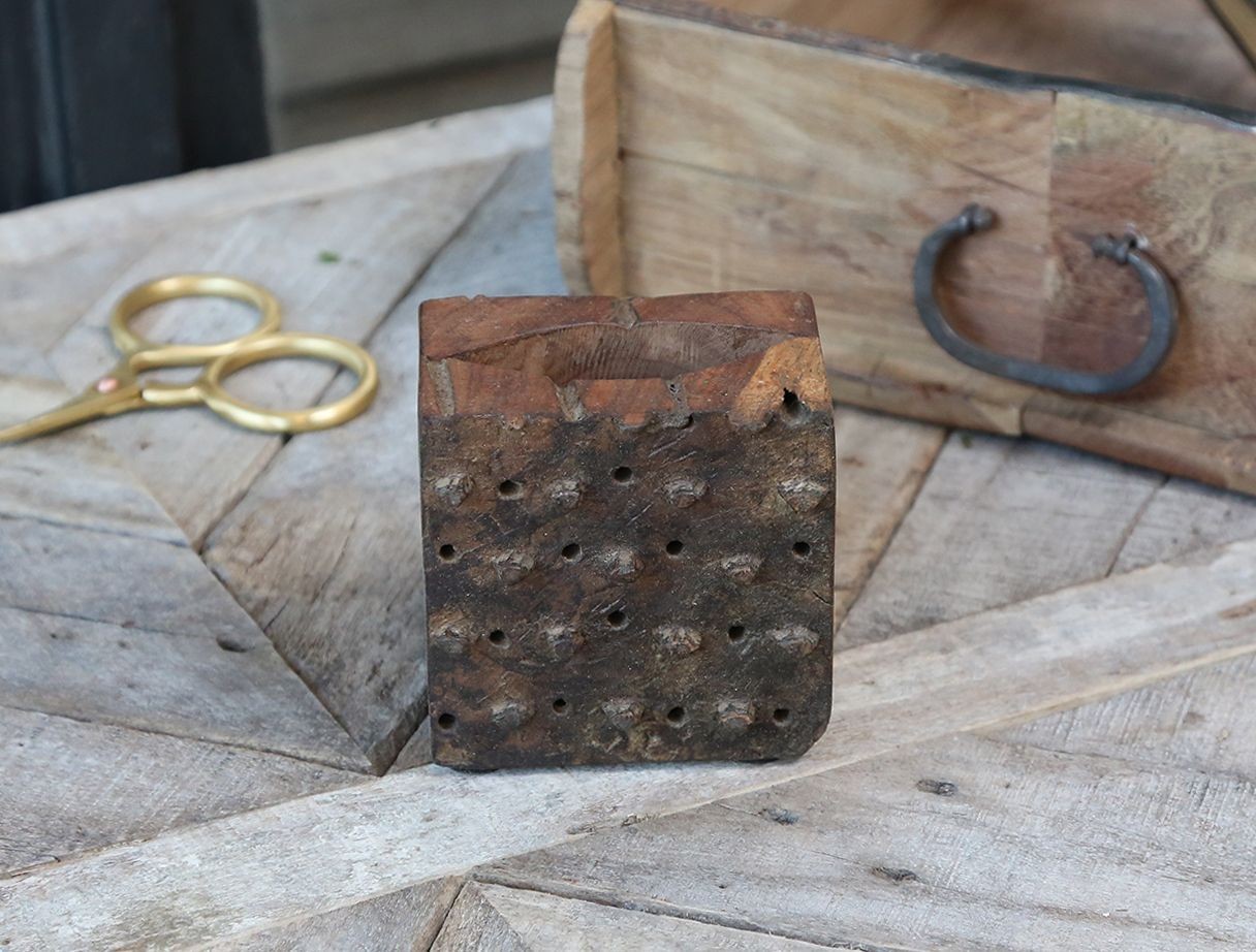 Grimaud starý stojan z formovací desky - 8*9*9 cm