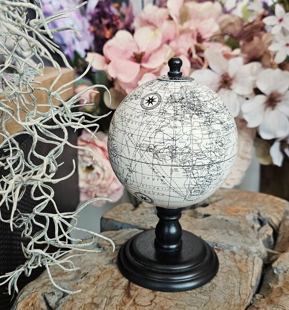 Šedo-černý glóbus na dřevěném podstavci Globe - 10*10*20 cm