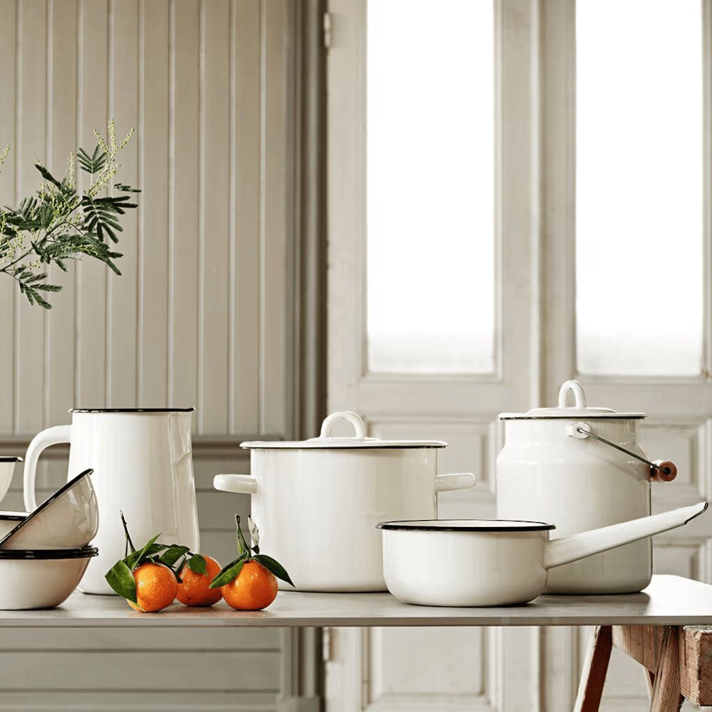 Bílý smaltovaný džbán Emil´s Enamel Offwhite - Ø 14,5*20 cm / 2,5L