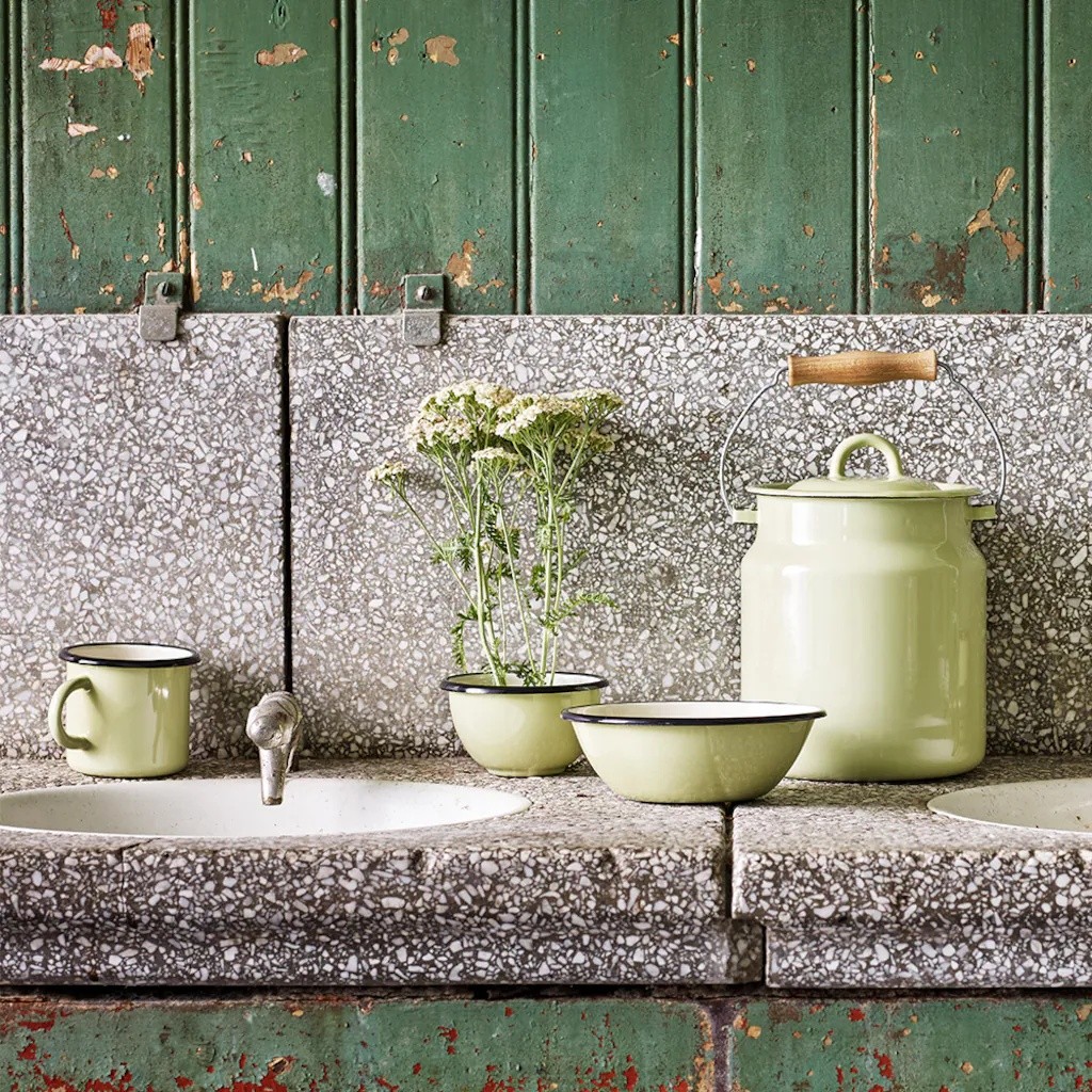 Zelený smaltovaný hrnek Emil´s Enamel Green - Ø 9*8 cm / 0,4L