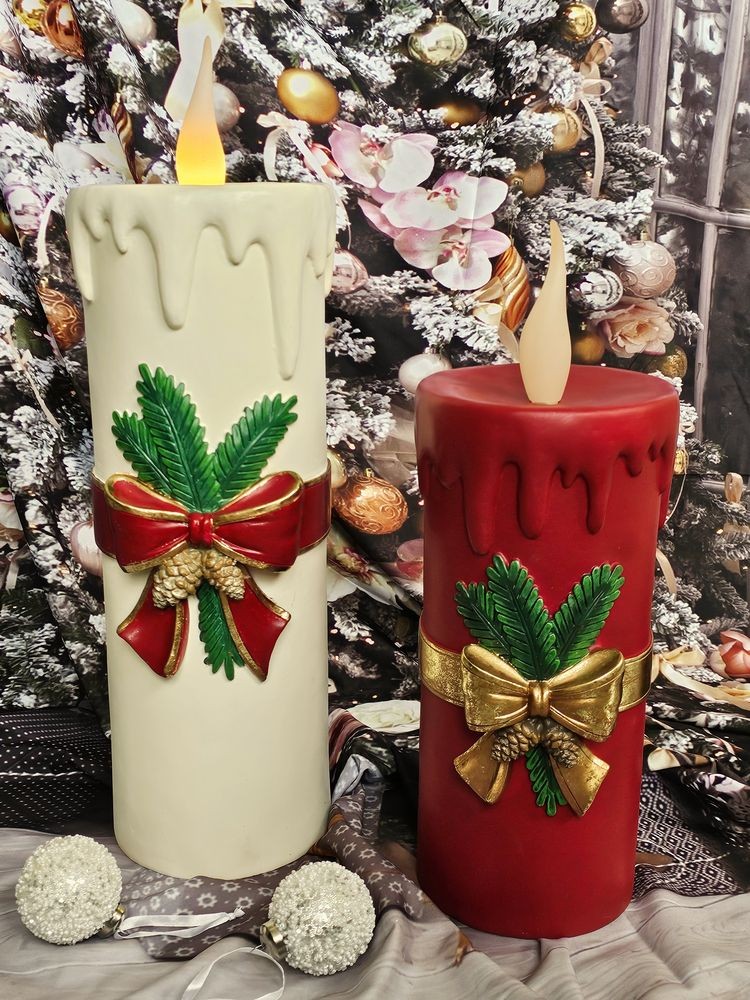 Bílá vánoční svíčka s vínovou mašlí Led Candle - 18*20*56 cm / 3*AA