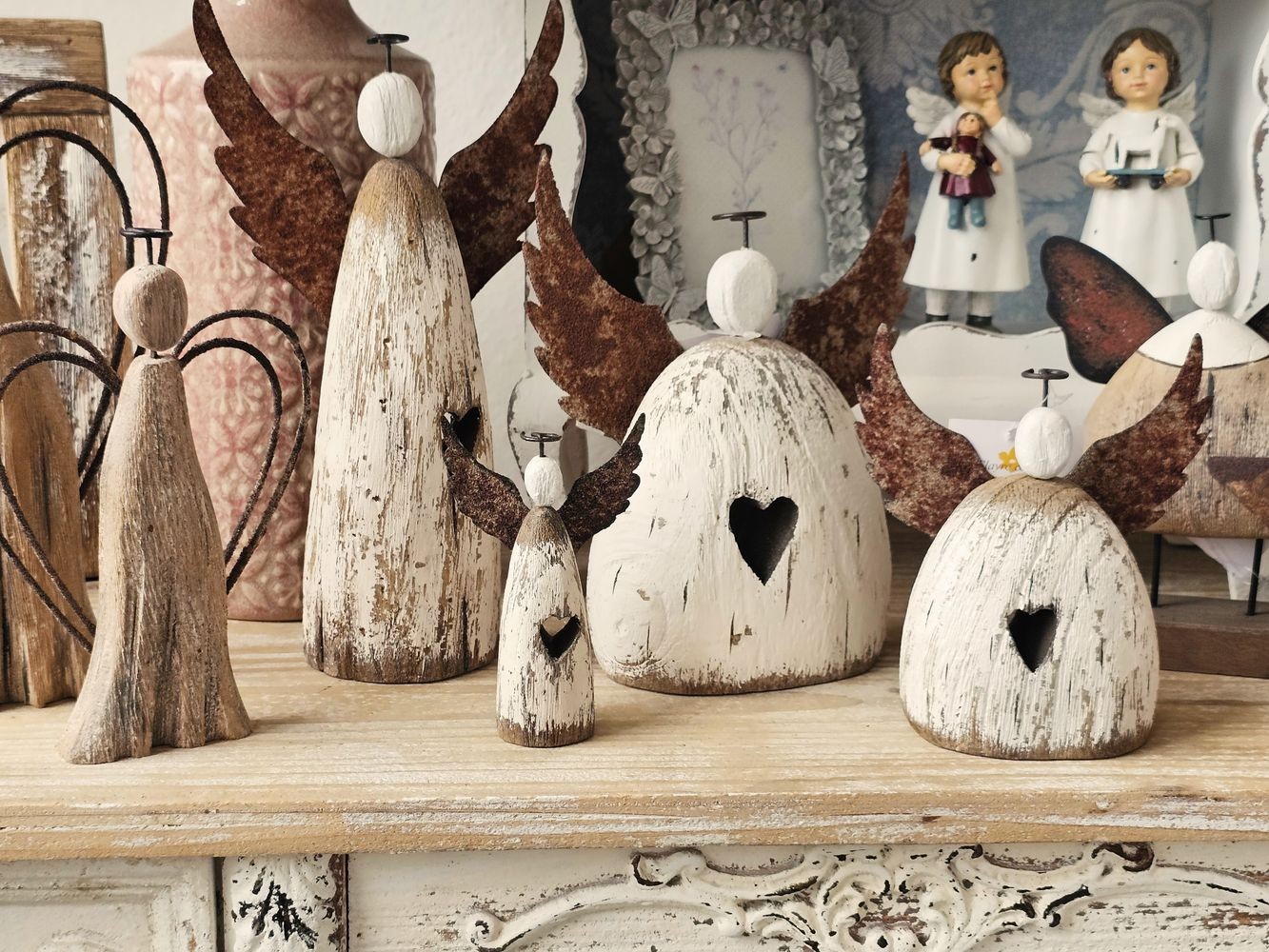 Dekorace dřevěná figurka anděl se srdíčkem Angel Rustic M - 13*5*14 cm