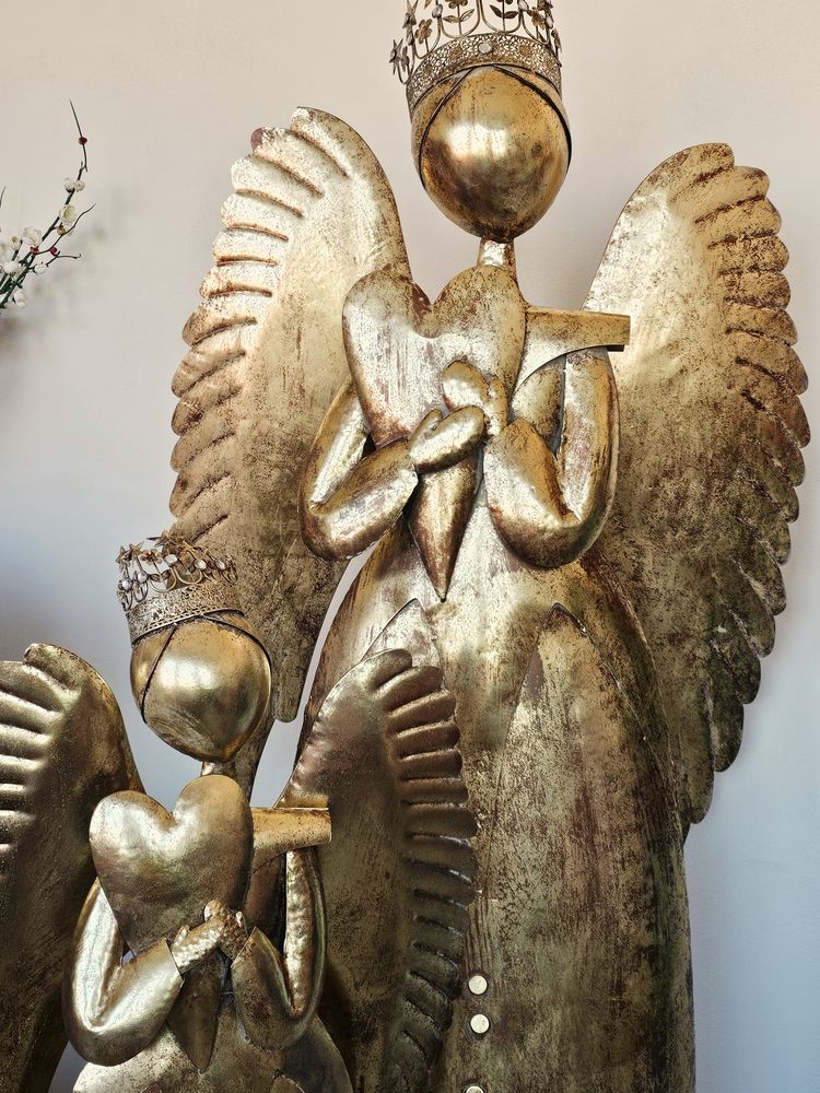 Zlatá antik kovová dekorace anděl v životní velikosti Christmas Angel - 74*31*204 cm