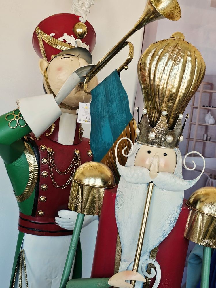 Veliká kovová figurka Louskáček Nutcracker s trubkou - 65*71*218 cm