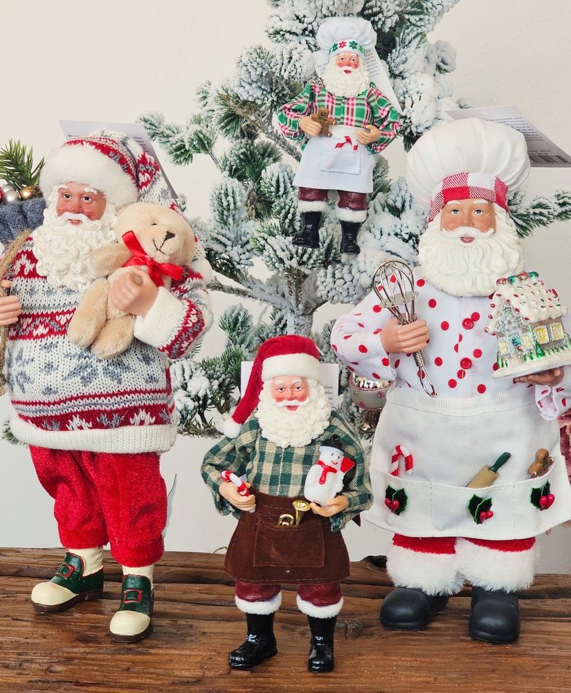 Závěsná vánoční dekorace Santa Claus držící sněhuláka - 9*6*17 cm