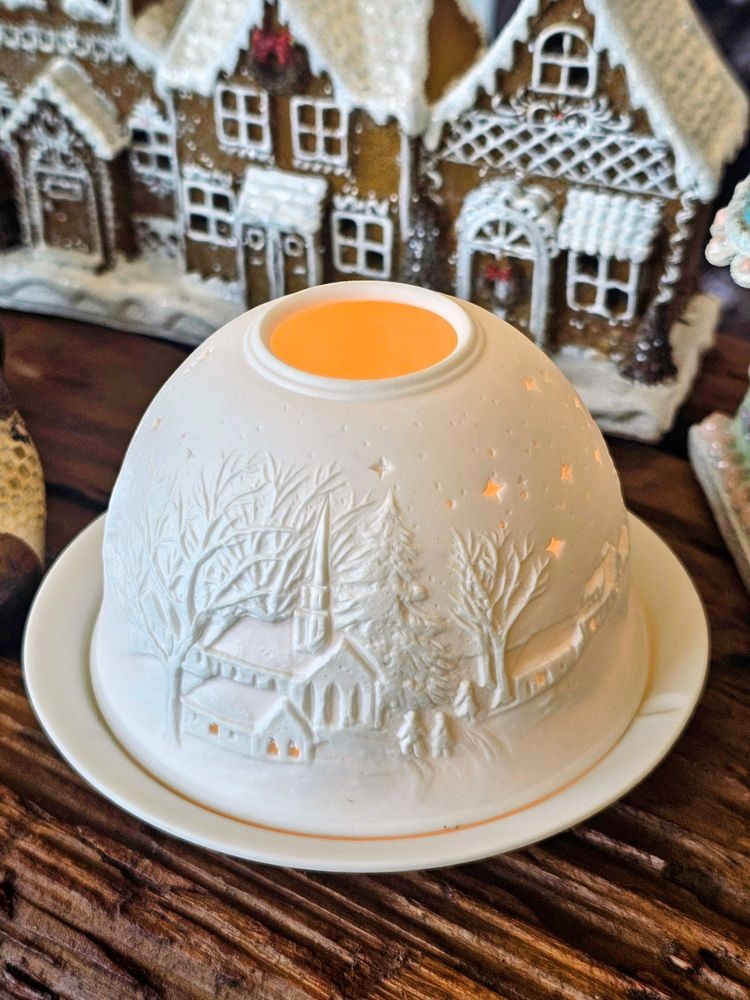 Bílý porcelánový svícen na čajovou svíčku zimní krajina Paollo - Ø 12 * 8 cm
