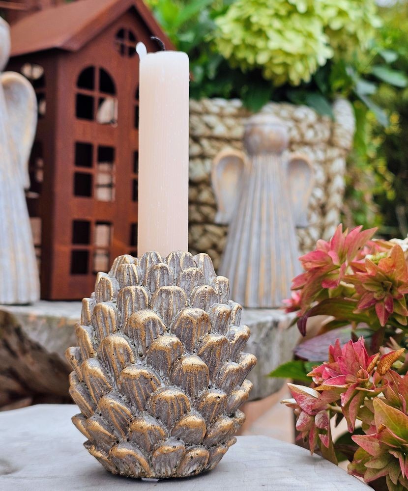 Zlatý antik cementový svícen šiška Pinecone Gold - 8*8*9 cm