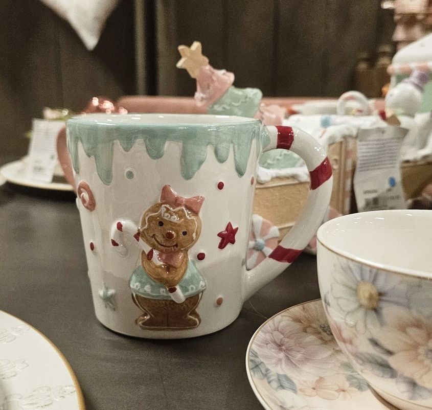 Bílý keramický hrneček s perníčkem Gingerbread - 13*10*10 cm / 400 ml