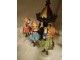 Dekorace socha děvčátko v zelených šatech držící Louskáčka - 7*6*12 cm Clayre & Eef