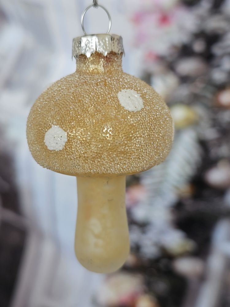 Vánoční skleněná béžová ozdoba muchomůrka - Ø 4*8 cm