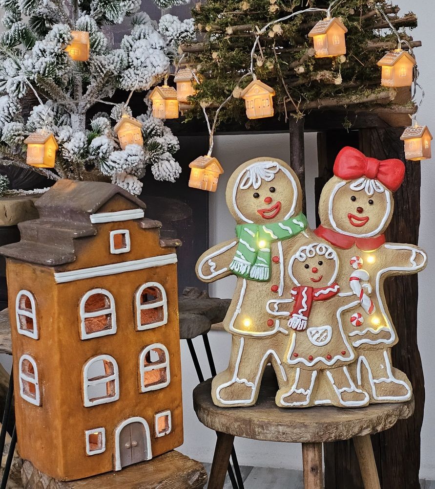 Hnědá vánoční svítící dekorace rodina Perníček Gingerbread - 31*10*35 cm