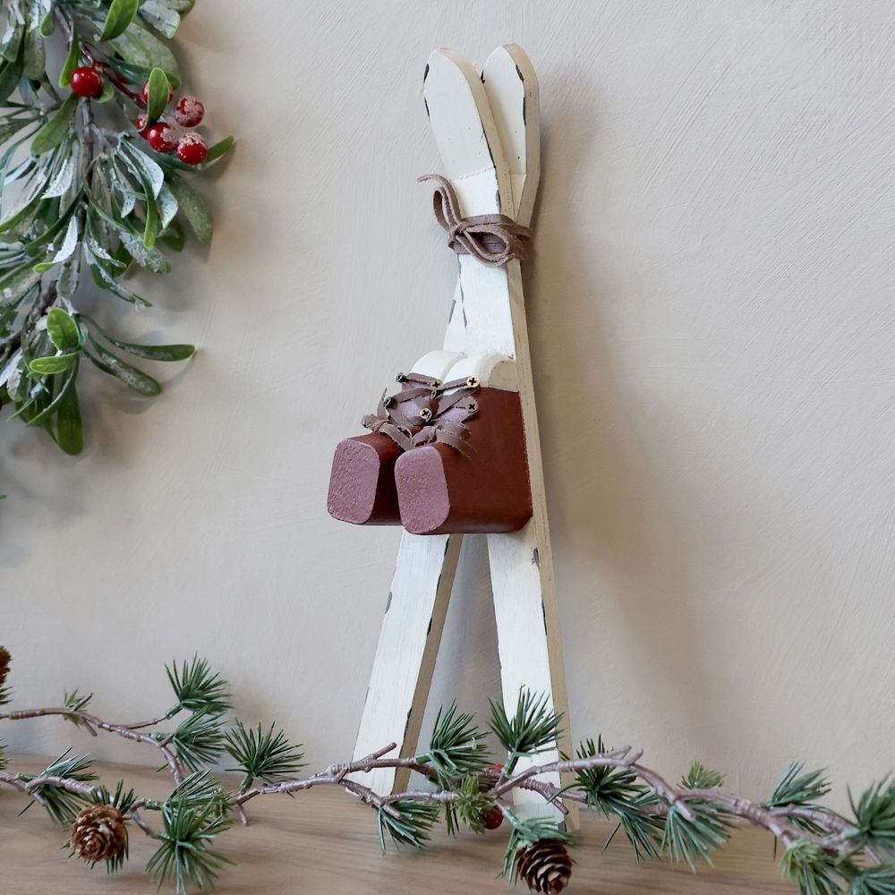 Bílá antik dřevěná dekorace lyže s botami Ski Vintage - 33*12*7 cm