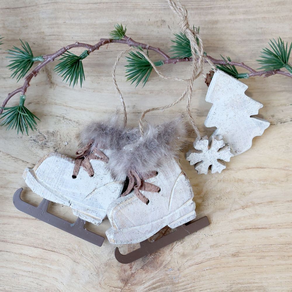 Krémová antik vánoční ozdoba brusle Vintage - 9*2*10 cm 