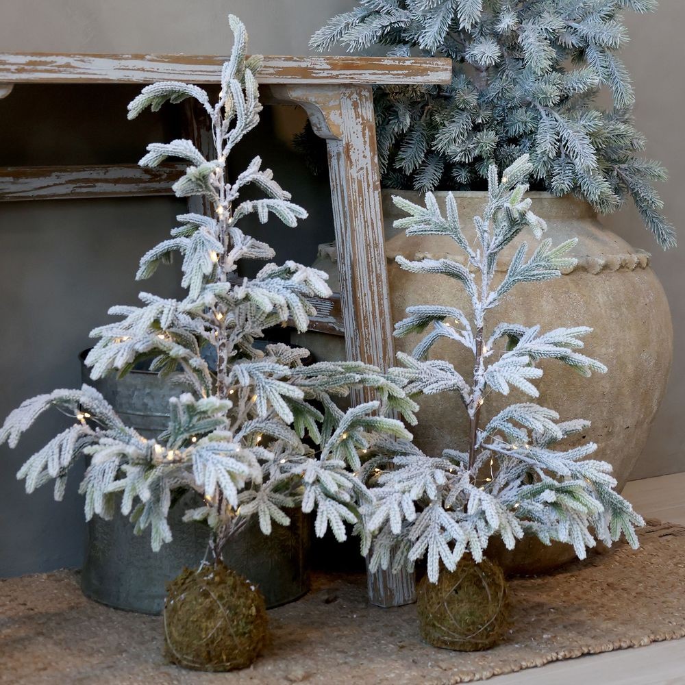 Zasněžený borovicový stromek se světýlky Pine Tree - 65 cm / 3xAA