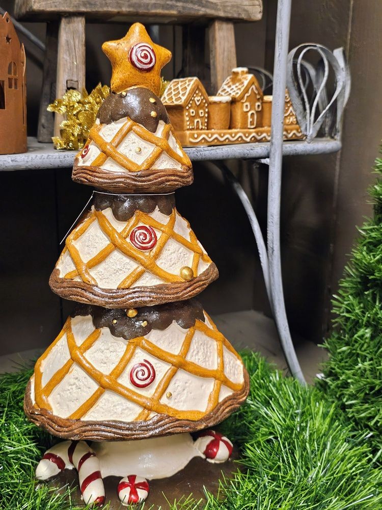 Hnědá dekorace stromek s cukrovinkami Christmas Tree - Ø 22*43 cm 