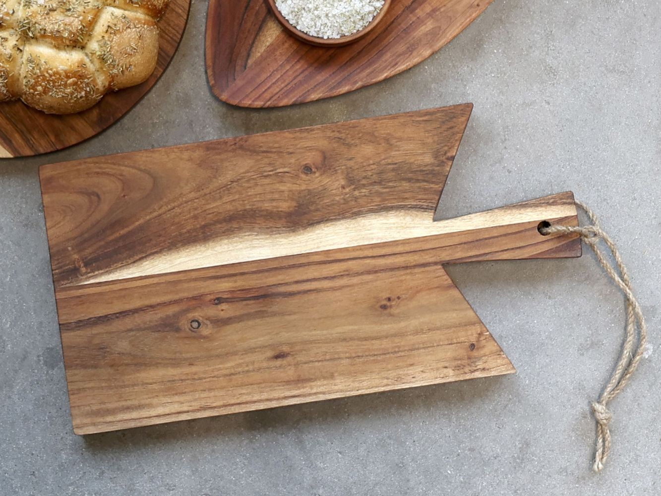 Hnědé dřevěné akáciové prkénko Tapas Laon - 21*3*41 cm