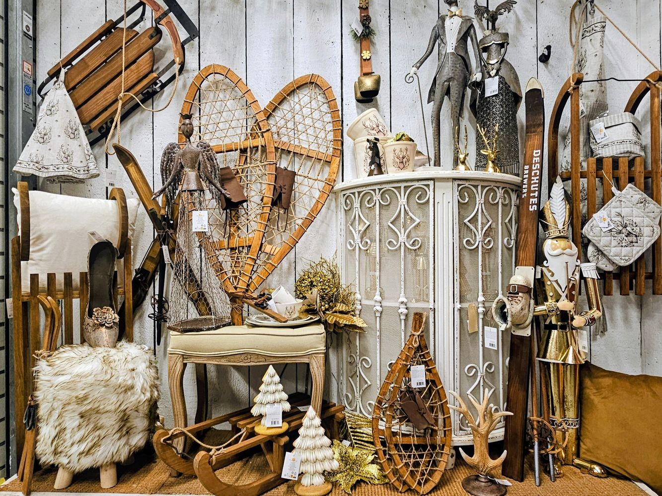 Hnědá antik dřevěná dekorace lyže Ski Vintage - 5*3*60 cm Clayre & Eef Hnědá antik dřevěná dekorace lyže Ski Vintage - 5*3*60 cm Clayre & Eef