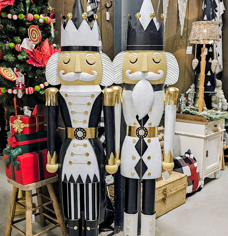 Červeno-zelený stojan na stromek ve tvaru dárků Christmas Gift - 28*26*48 cm