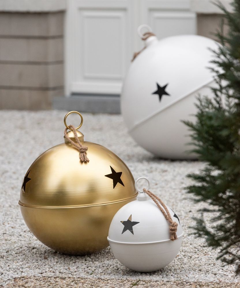 Bílá antik závěsná kovová ozdoba rolnička Baub Xmas L - Ø 51*60 cm