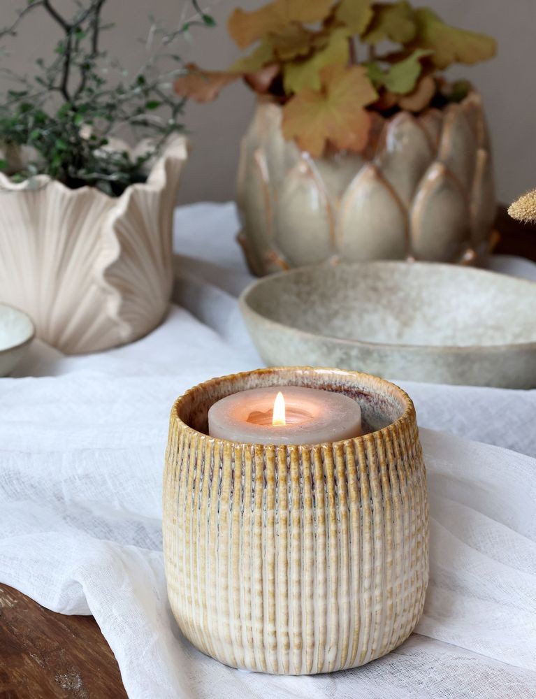 Latté obal na květináč s vroubkovaným vzorem Gaston - Ø 12*11 cm Chic Antique Latté obal na květináč s vroubkovaným vzorem Gaston - Ø 12*11 cm Chic Antique