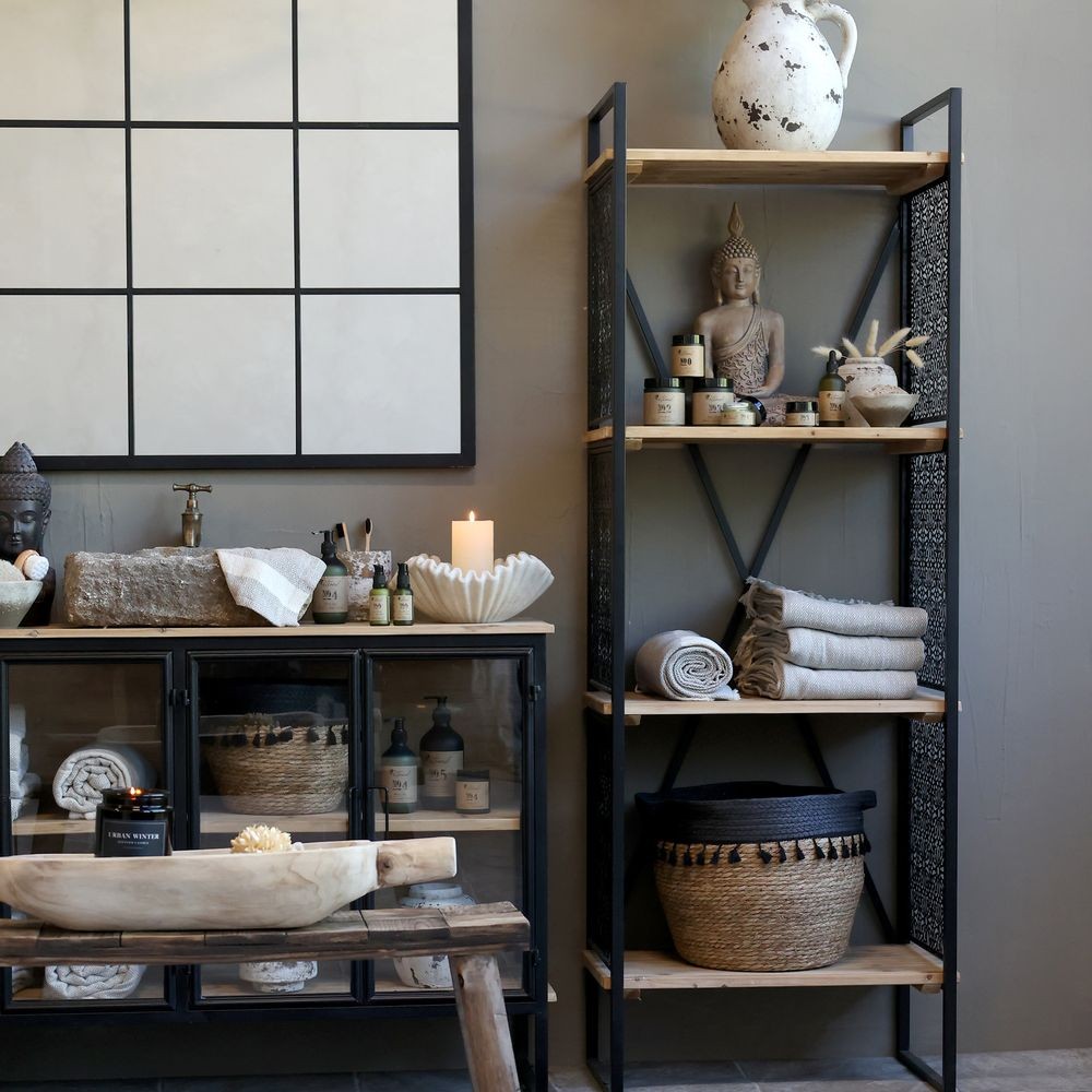 Přírodně černý kovový regál se 3mi dřevěnými policemi Vence - 60*35*168 cm Chic Antique Přírodně černý kovový regál se 3mi dřevěnými policemi Vence - 60*35*168 cm Chic Antique