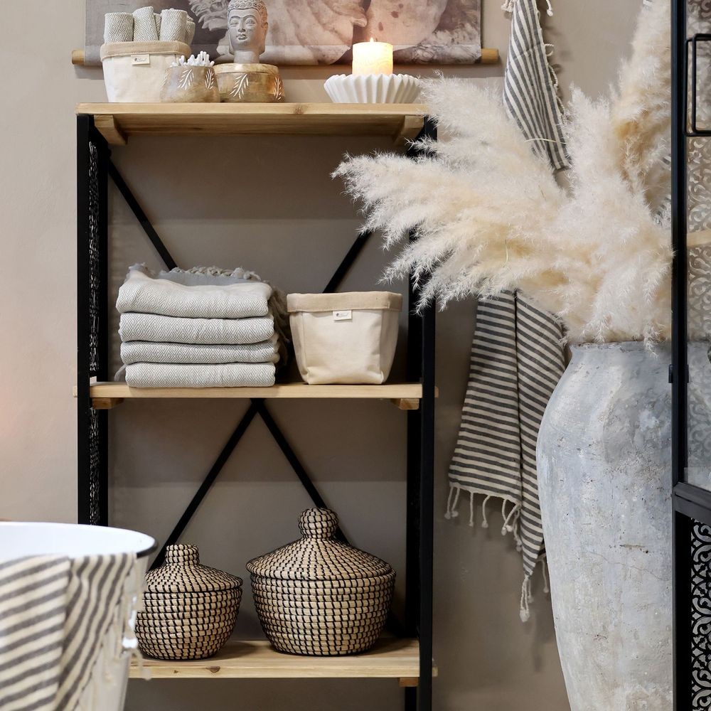 Přírodně černý kovový regál se 2 dřevěnými policemi Vence - 60*35*113 cm Chic Antique Přírodně černý kovový regál se 2 dřevěnými policemi Vence - 60*35*113 cm Chic Antique