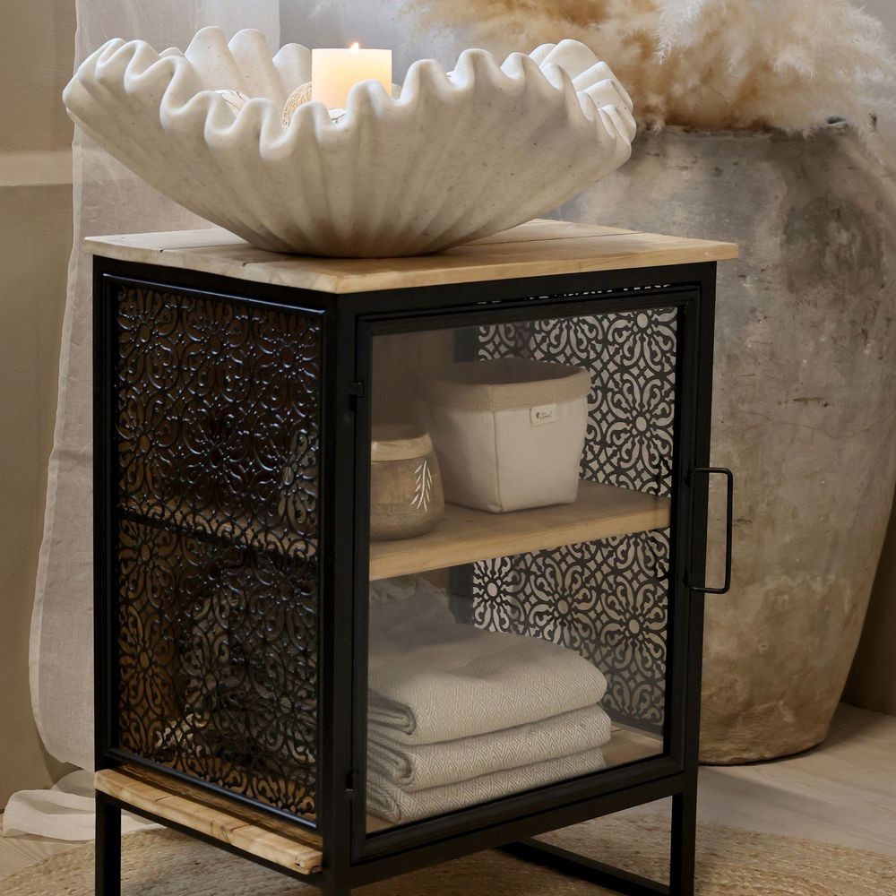 Přírodně černý kovový stolek se 2 dřevěnými policemi Vence - 49*36*65 cm Chic Antique Přírodně černý kovový stolek se 2 dřevěnými policemi Vence - 49*36*65 cm Chic Antique