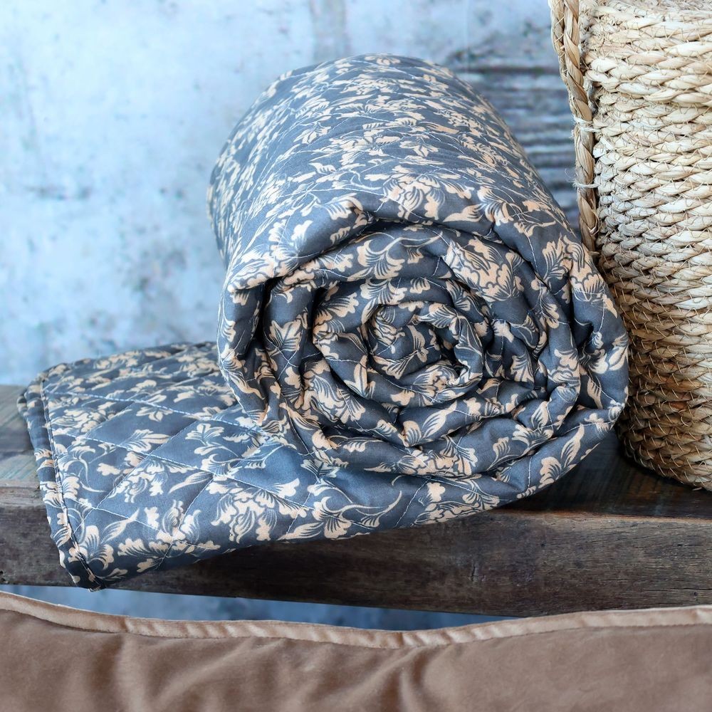 Tmavě šedý přehoz s listy Aix Vintage Quilt - 130*180 cm