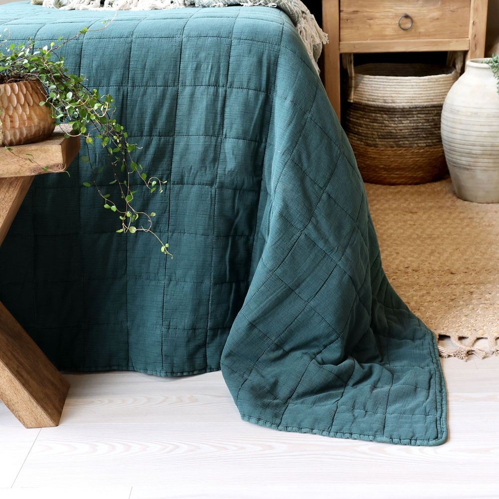 Tmavě zelený přehoz s opraným vzhledem Aix Vintage Quilt - 240*240 cm