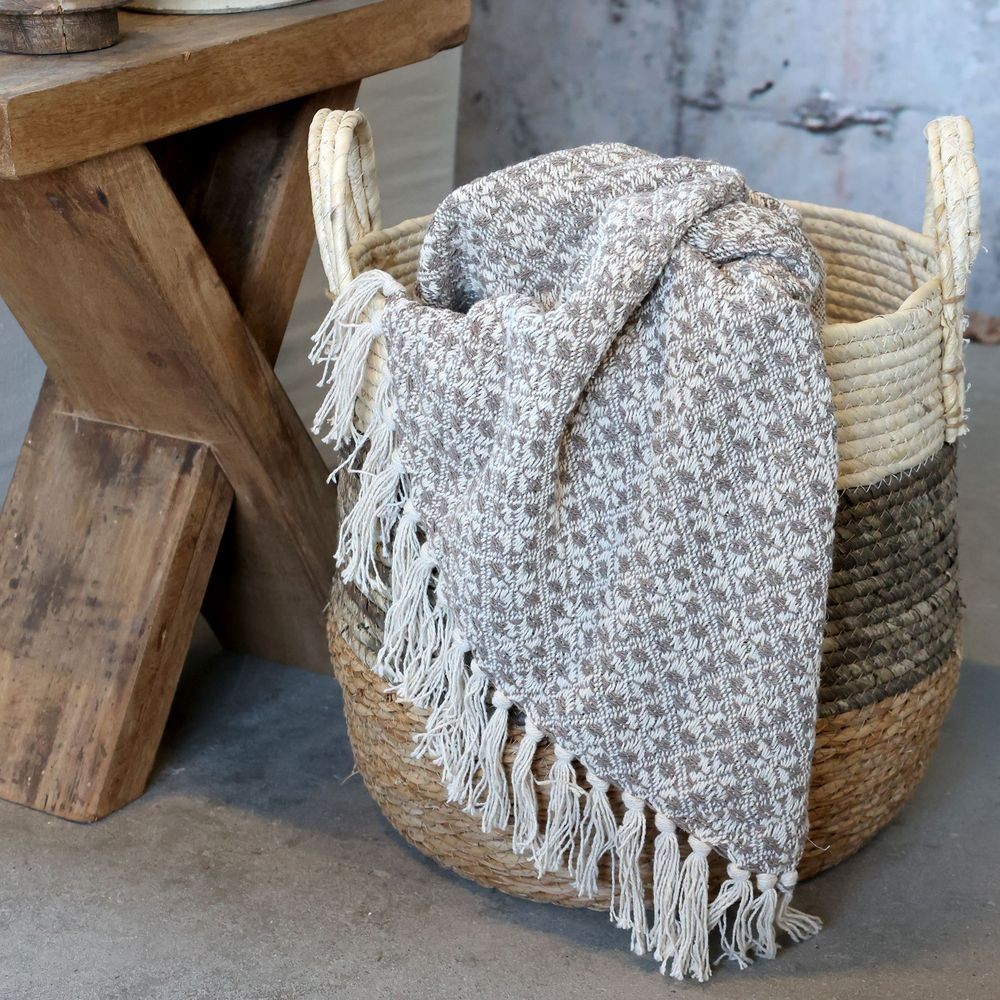 Béžový přízový pléd s květinkami a třásněmi Aix - 130*150 cm Chic Antique Béžový přízový pléd s květinkami a třásněmi Aix - 130*150 cm Chic Antique