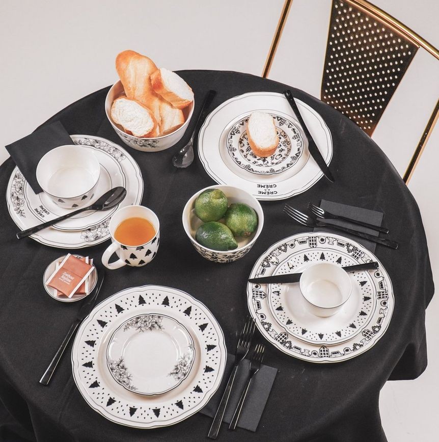 Krémový porcelánový dezertní talířek se stromky X-Mas Tree - Ø 20*1,5 cm Housevitamin Krémový porcelánový dezertní talířek se stromky X-Mas Tree - Ø 20*1,5 cm Housevitamin