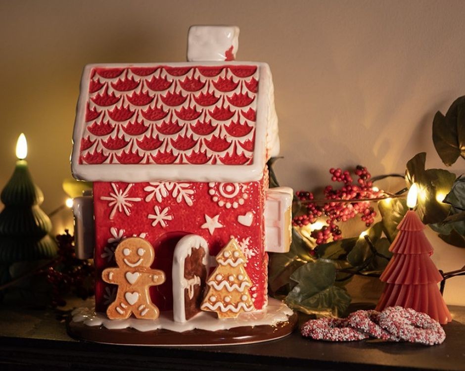 Červená keramická dóza perníková chaloupka - Ø 22*28 cm