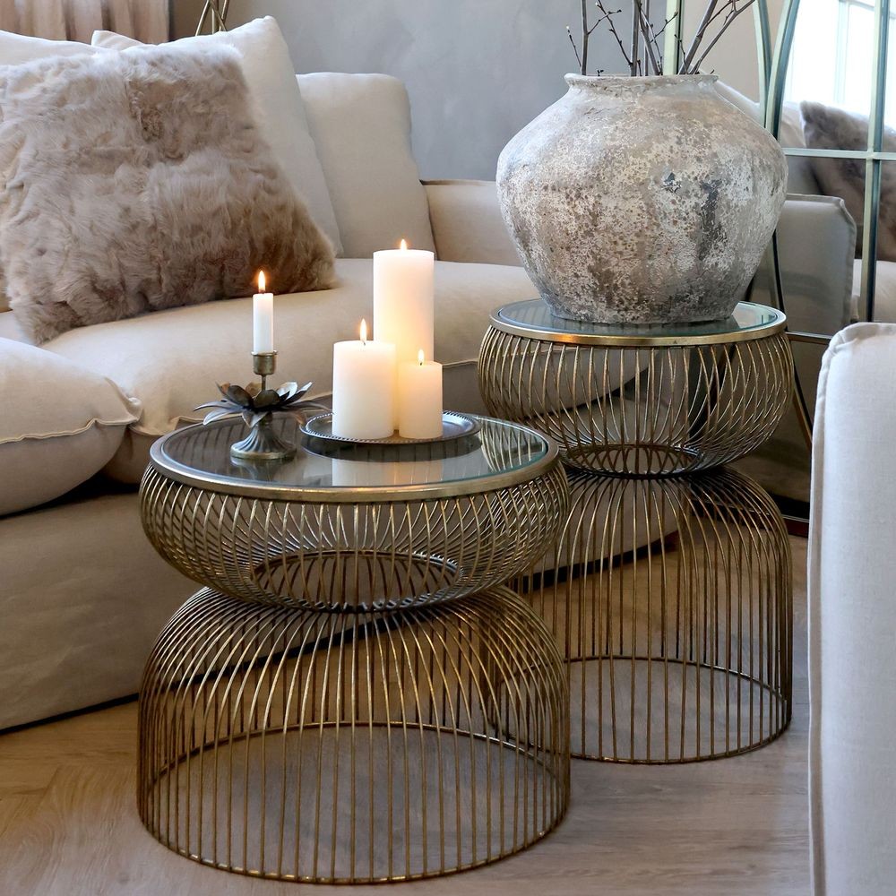 Mosazný antik kovový kulatý odkládací stolek Janne - Ø 47*40 cm Chic Antique Mosazný antik kovový kulatý odkládací stolek Janne - Ø 47*40 cm Chic Antique